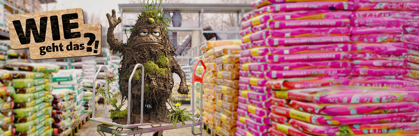 Ein Erdmonsterchen auf einem Einkaufswagen im Baumarkt